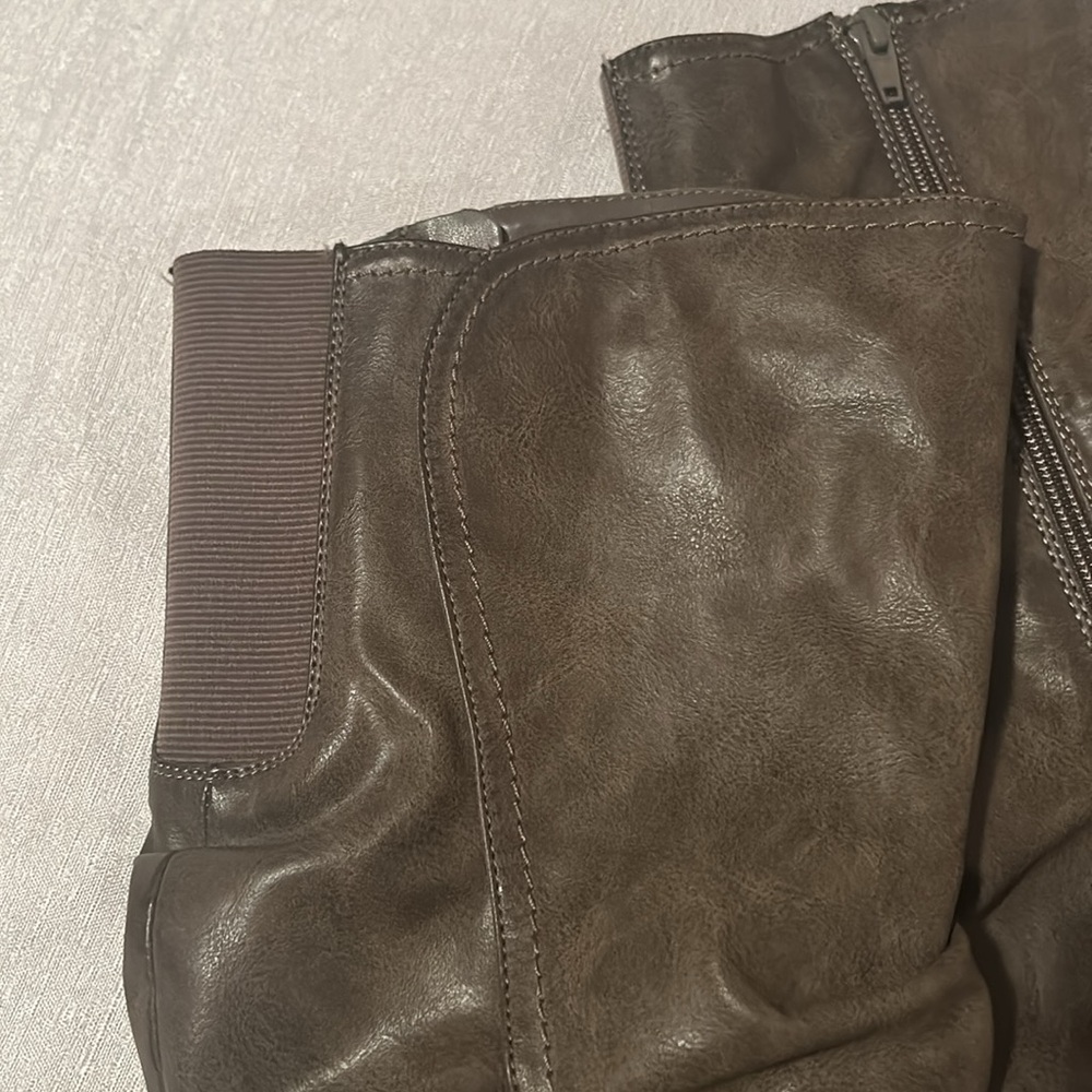 White Mountain Women’s ‘Layton’ Wide Calf Heeled Boots Khaki Green Color Size 9 - Picture 3 of 16